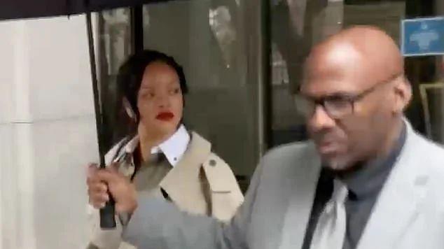 Rihanna 孩子的爸爸可能要坐牢，离开法院的时候哭了