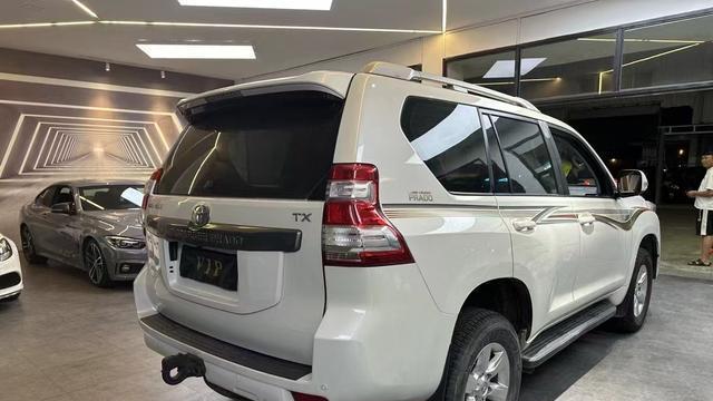 20万出头圆梦家用7座SUV，丰田普拉多，宽敞空间满足全家出行需求