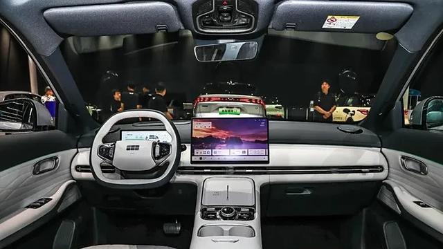 雷神EM-i超级电混，银河星舰7重新定义10万级混动SUV标杆