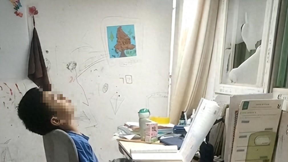 教育不是晒出来的优越感，而是润物细无声的滋养