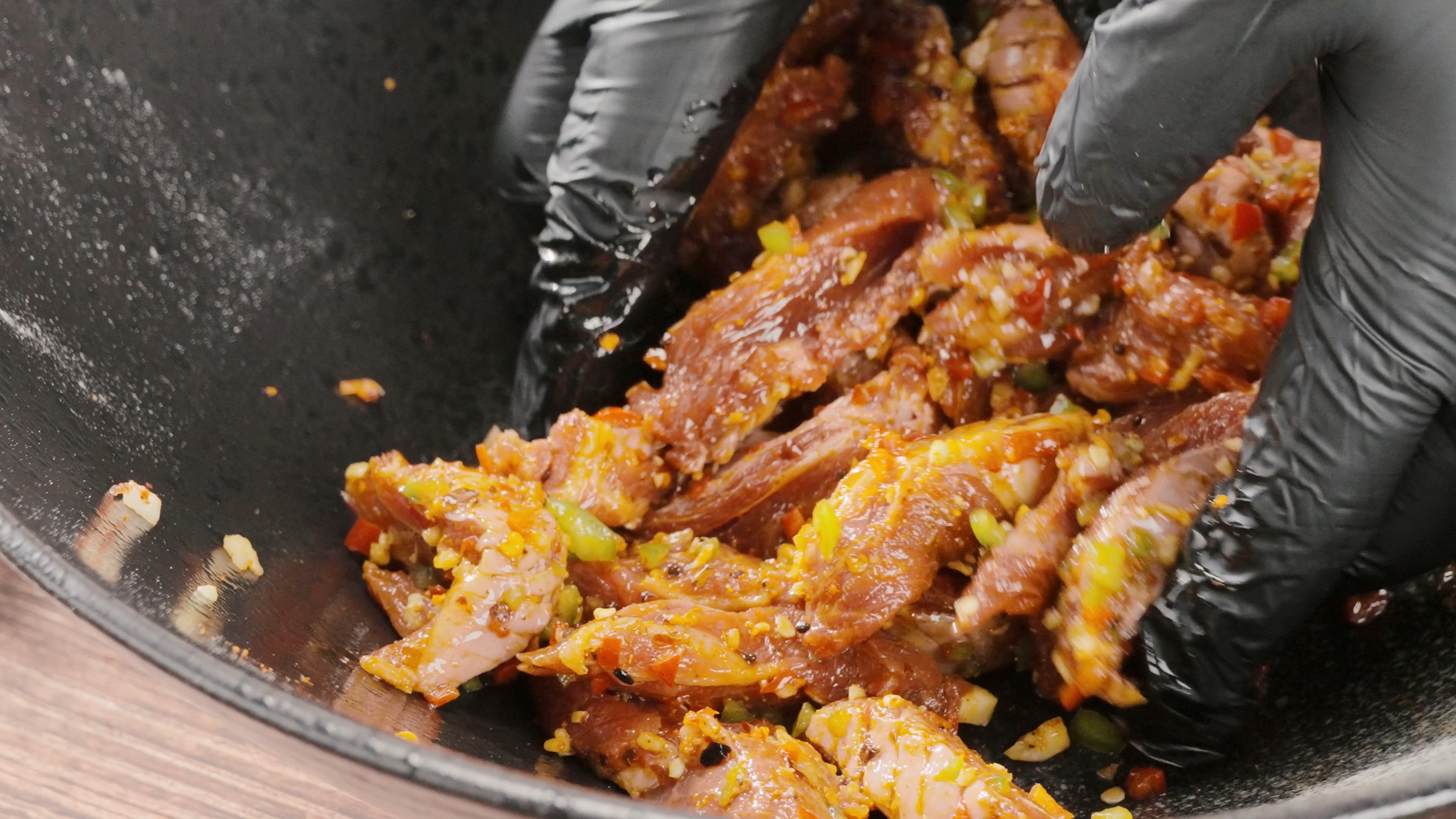 走进一场后厨培训：一块牛肉的"通关之路"