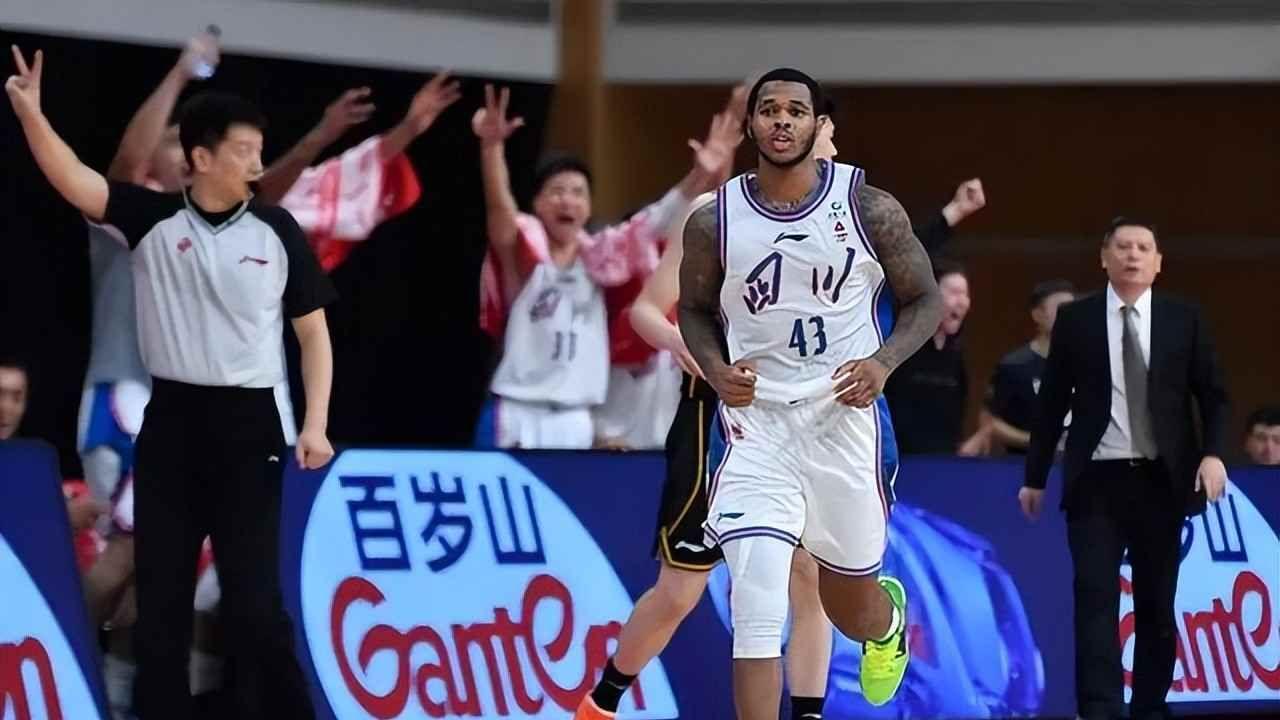 山东外援空缺，亨特真能救场？本土球员等他“开窍”