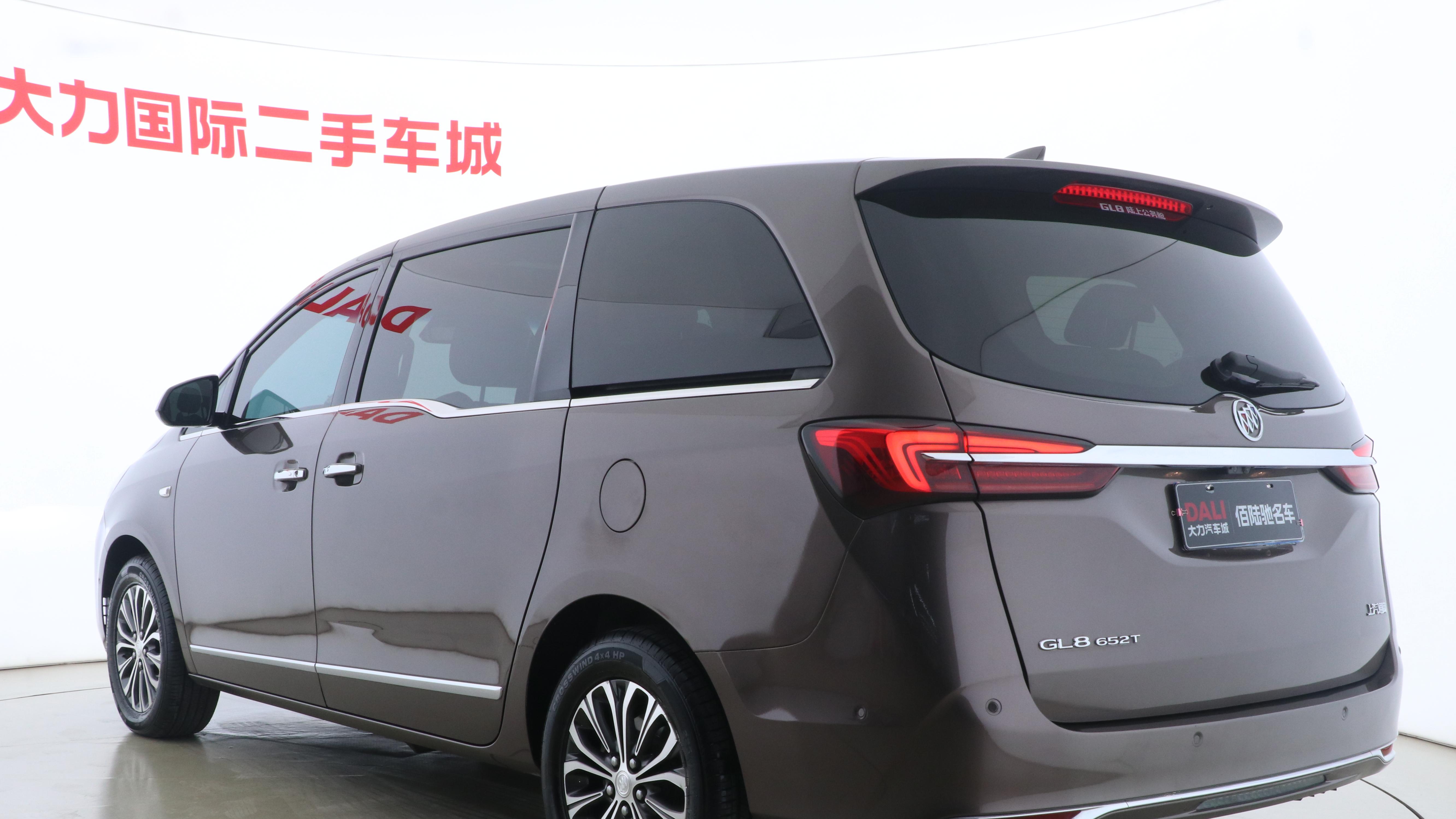 2021款别克GL8陆上公务舱，宜商宜家，13.6万开走这台大七座！