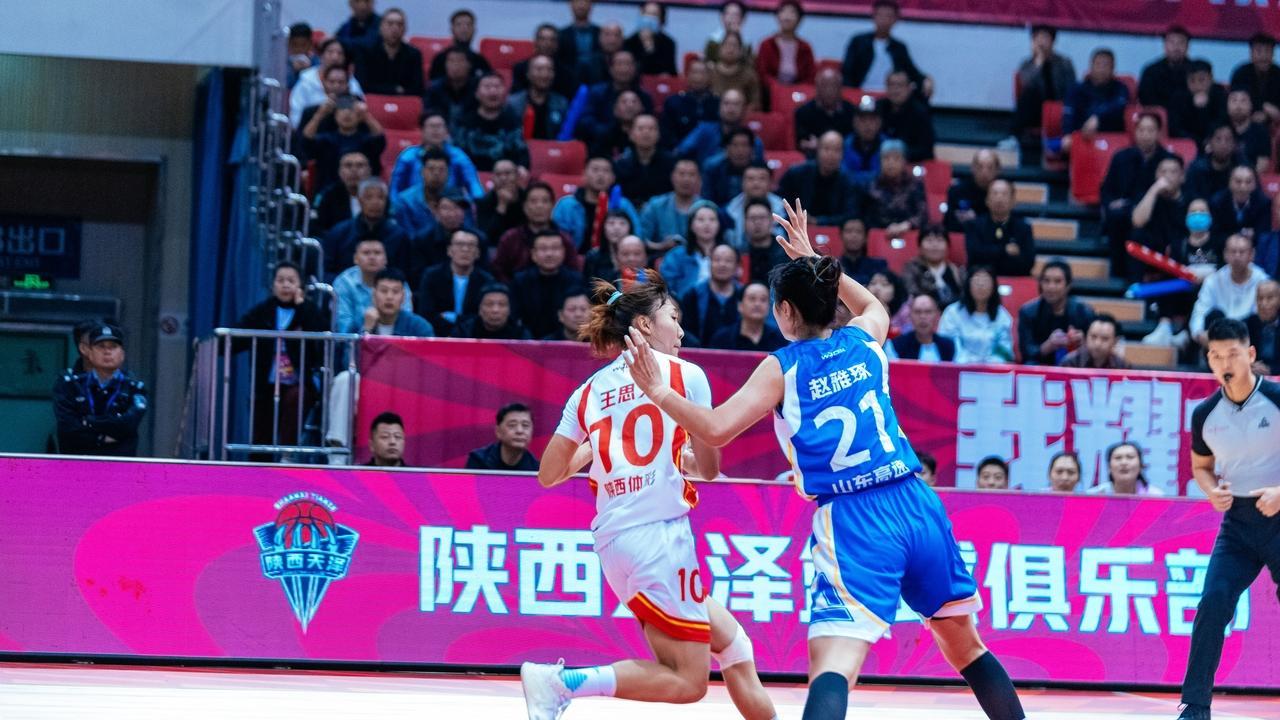 山东女篮最后时刻大逆转，73比72主场1分险胜山西，三人得分上双，双外援出战，迎联赛首胜