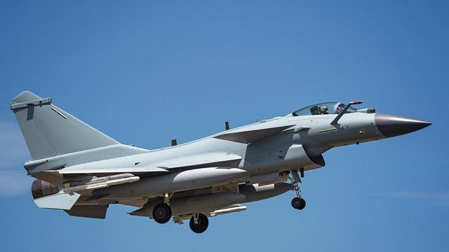 遭多国退货！演习不敌歼10C，实战被击落，中国留着苏35还有啥用