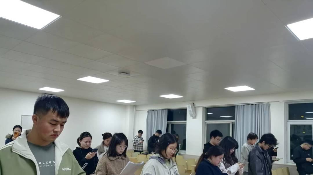 张钰璟 ：万物皆有裂缝，那是光照进来的地方 ——黎珮琳《裂缝十五年》的叙事哲思与人性隐喻