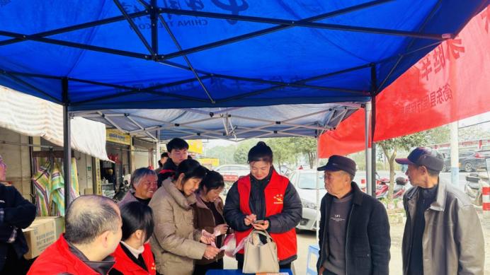 衡东县：“医保赶集”“参保有礼”等活动吸引群众踊跃参保