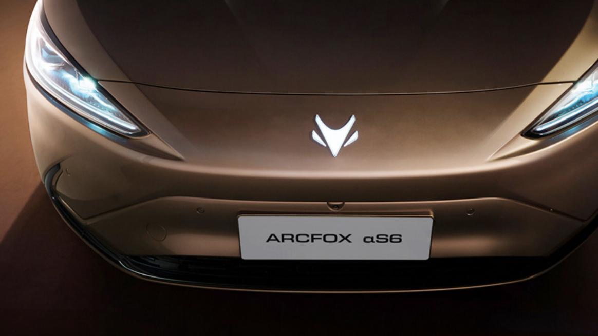 极狐汽车新6系双车上市：极狐阿尔法S6续航735km，T6成中型SUV新选