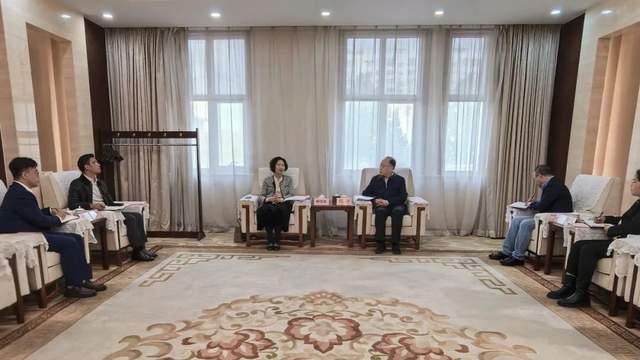 中国能建北方区域总部总经理邢巧英与天津市国资委主任张勇会谈