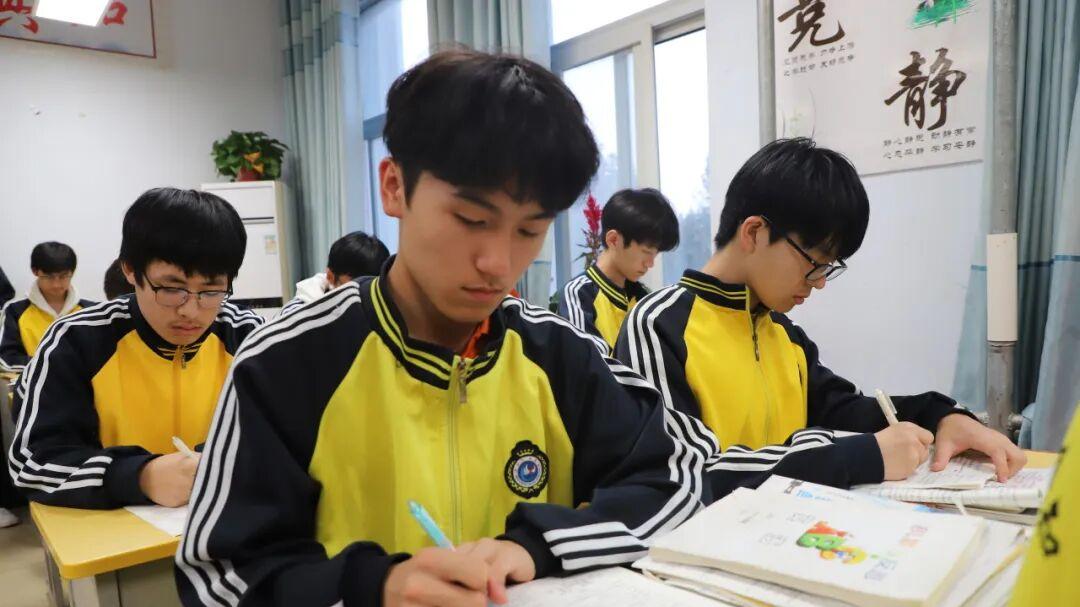 以课程为舟，载育时代新人——衡水市第十四中学扎实推进“五育并举, 融合育人”的实践与思考