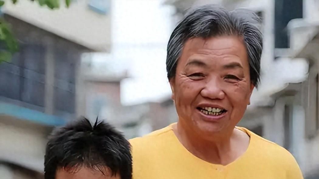 究竟是奶奶亲，还是姥姥亲？心理学家揭开血缘与陪伴的真相，答案让人深思