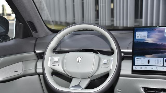 深蓝S07深度评测：续航超1200km，智能化水平高