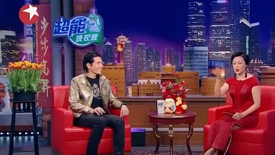 ​62岁无妻无子，新片露腹肌再引热议，费翔这是要翻红了？