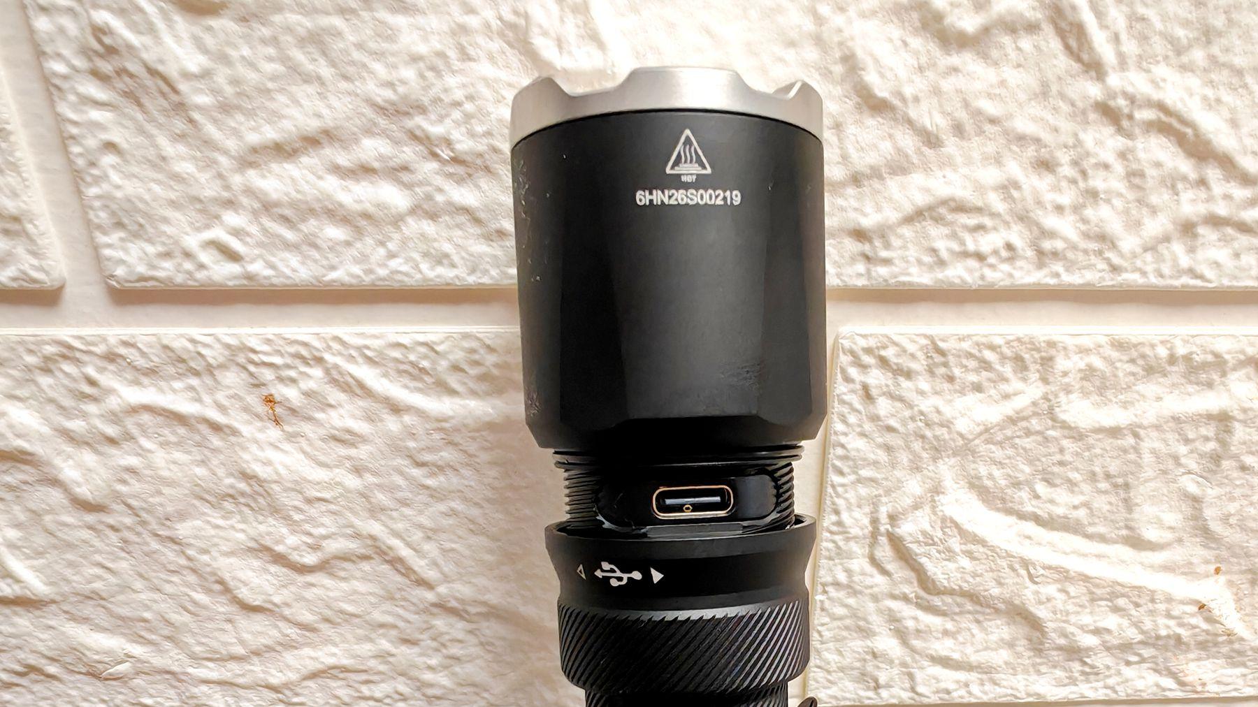 续航拉胯、照不远？Fenix TK21R高亮小手电，把手电痛点全解决