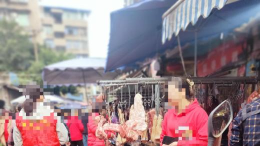 四川自贡荣县闹市菜市场公然屠狗售卖！无资质未检疫属违法，执法协同待加码