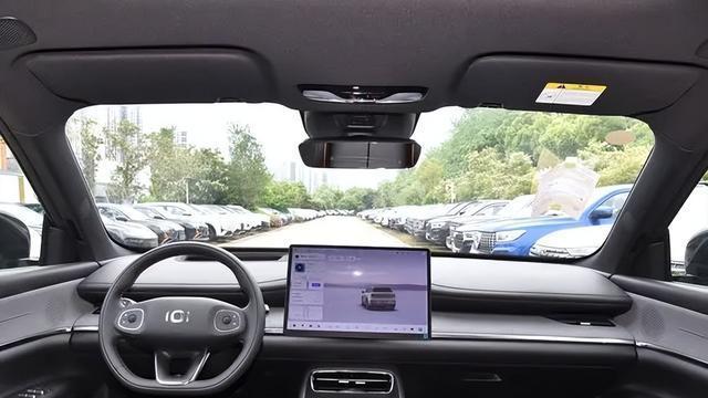 百公里油耗仅3升多，续航突破1400公里，12万级旋转大屏家轿来袭