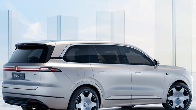 鸿蒙座舱+华为智驾，深蓝S09预售23.99万元起，靠性价比来竞争？