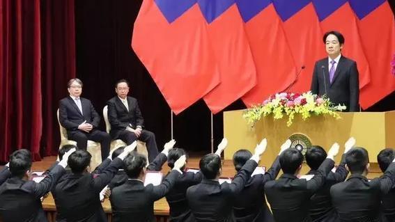 解放军警告直截了当，末日下赖清德恐惧感飙升，发动特务要搞肃清