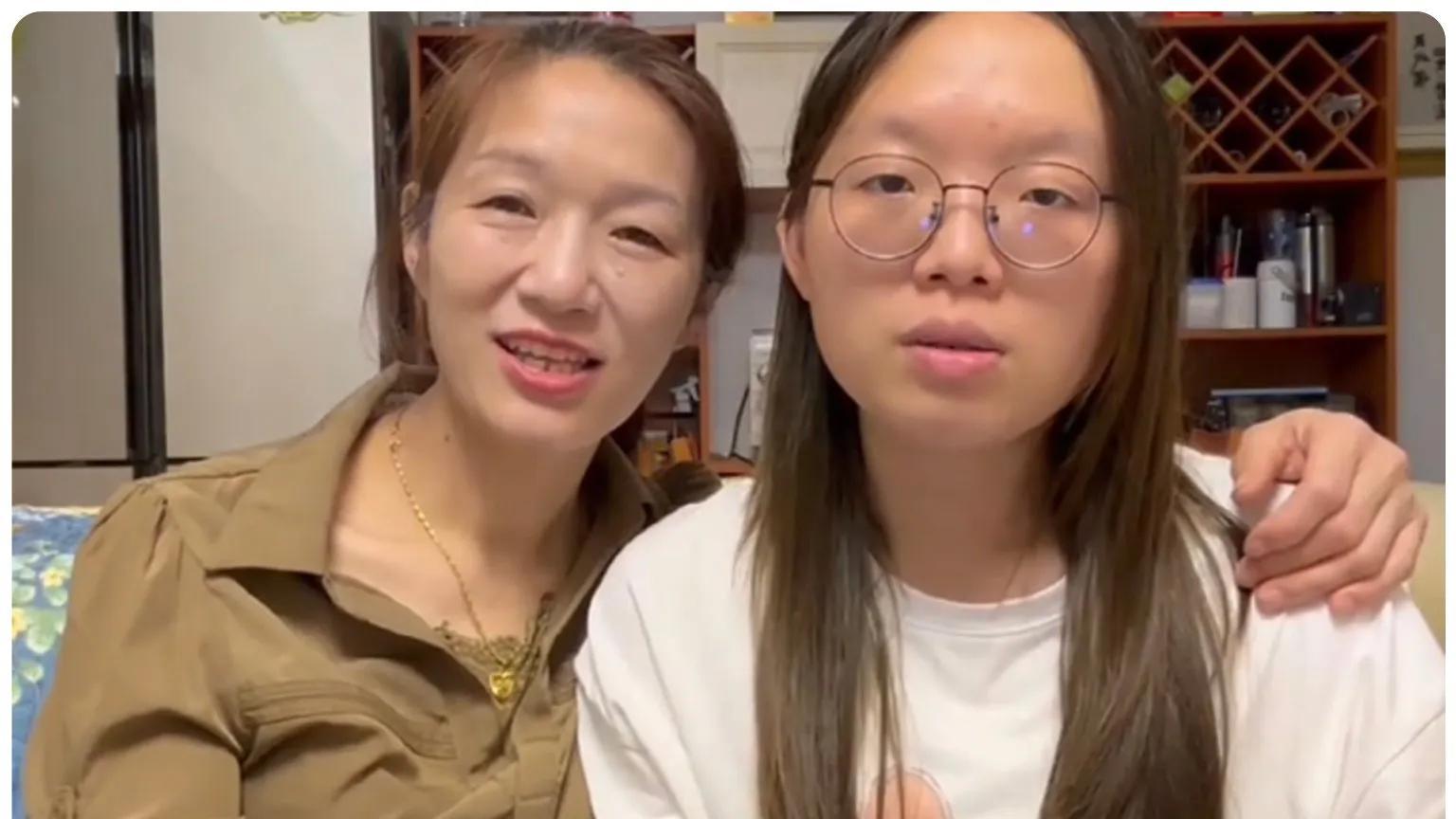 谢妈为女儿直播带货，离婚后逆袭成赢家