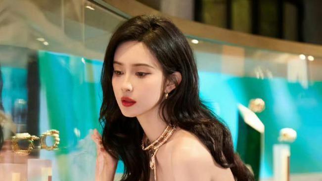 宝格丽晚宴星光夺目，孟子义刘亦菲谁更惊艳？美的多样性如何定义？