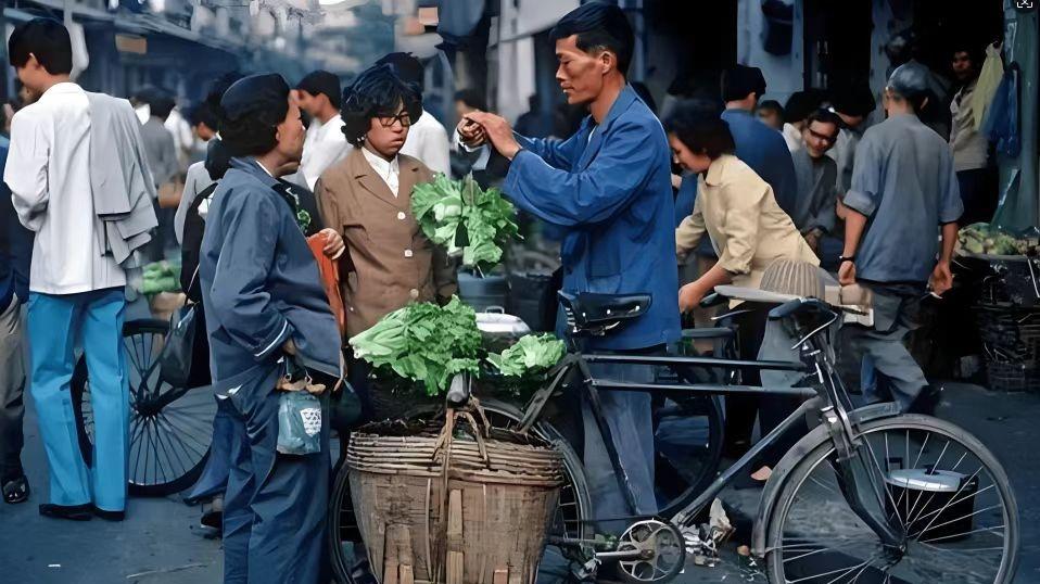 78年冬我赤脚走到继父家，继父用红烧肉款待我，如今我百倍对他好