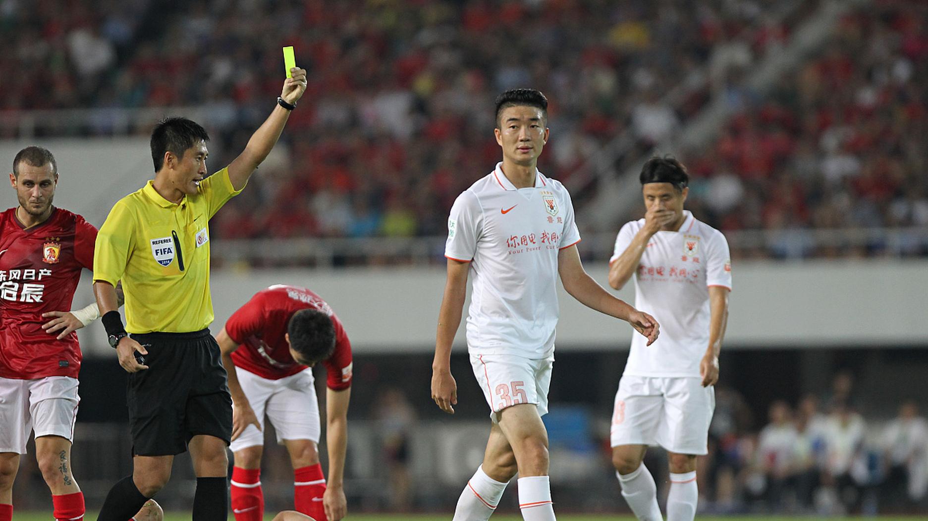 遭戴琳拖欠救命钱球迷离世，姑姑发文控诉：有的人外表光鲜，里面都是蛆