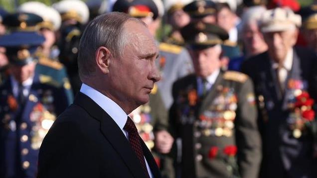 特朗普给普京打电话，一口否决俄停火条件，还警告普京别太过分