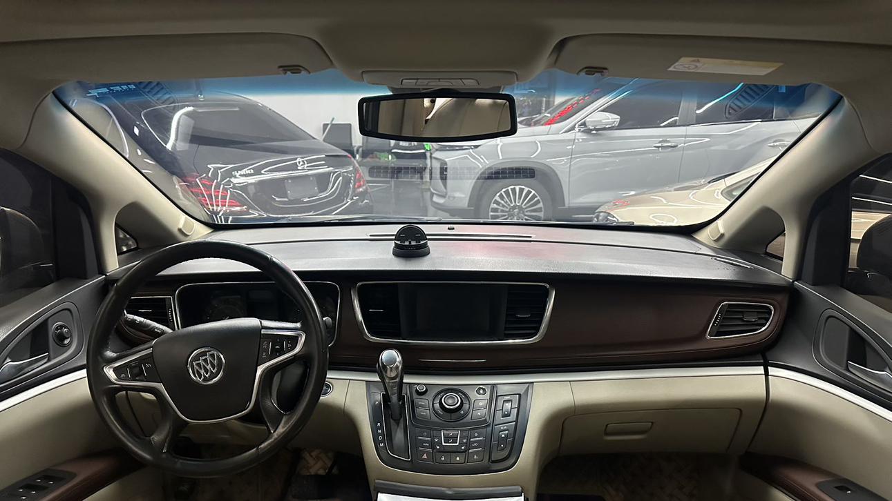 二手别克GL8：10万出头带你体验MPV舒适，二胎家庭出行优选