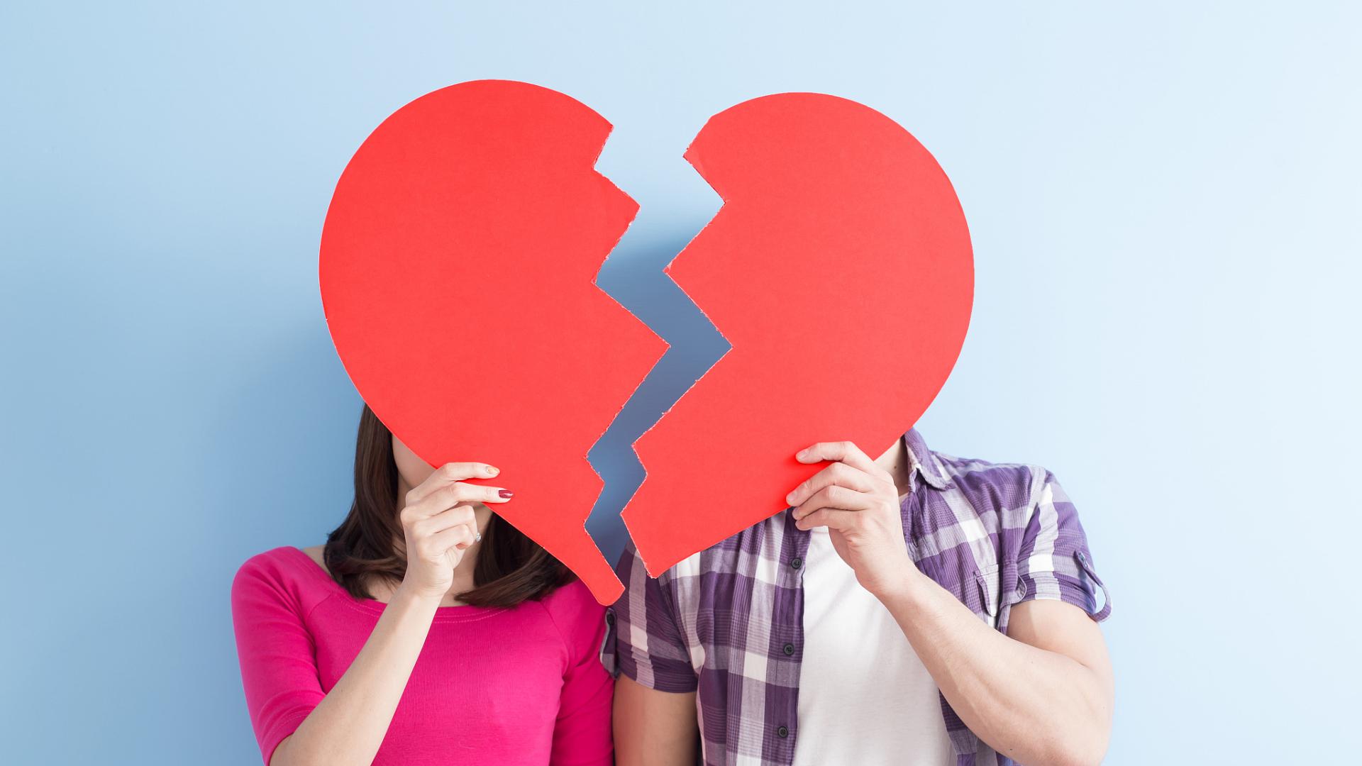 嫌他唱歌五音不全丢面子，她提分手：真正的爱，从不会嫌你 “不完美”