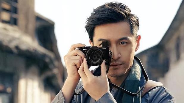 她是胡歌永远的痛，为救胡歌车祸离世，今30所学校以她的名字命名