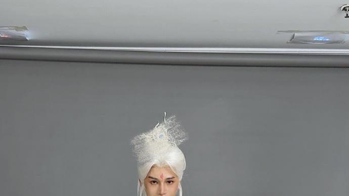 12月第一天陈奕天吃到王嘉尔的瓜！称很有趣