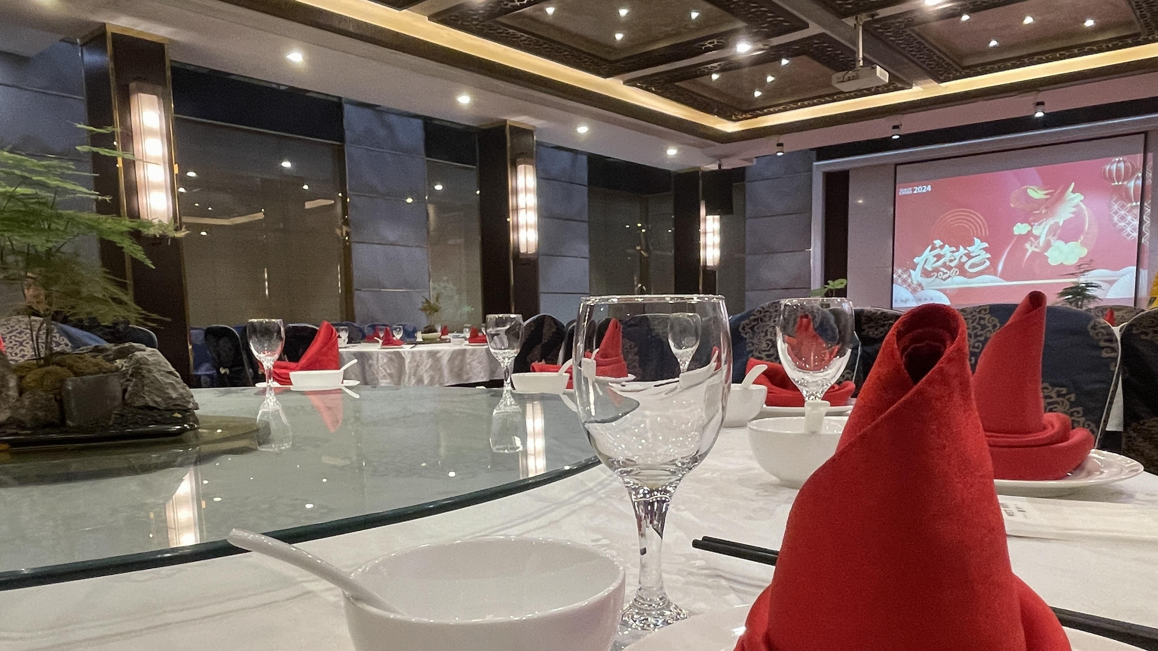 帮我推荐一个一站式小型宴会餐厅