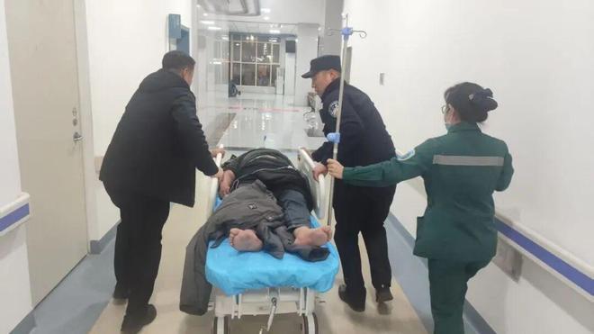 绛县公安：警民合力紧急救援 患病失联司机转危为安