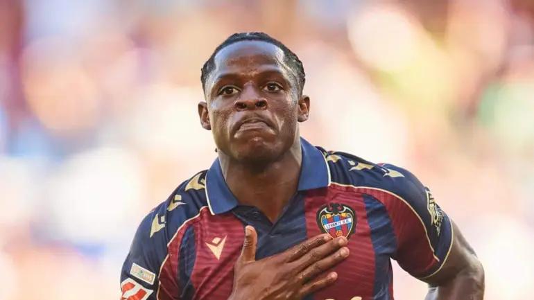 西甲仅首发11次就高居射手榜第4，22岁喀麦隆前锋被皇马巴萨同时盯上