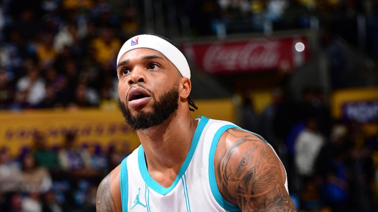 爆冷！詹姆斯26+11+7，鲍尔27+6+5，东契奇创纪录，湖人认清现实