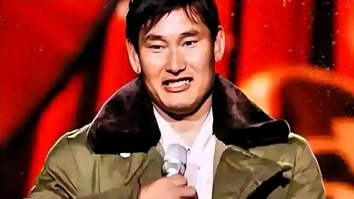 大衣哥朱之文收入千万生活简朴



大衣哥朱之文，一个身价千万的明星，却过着截然