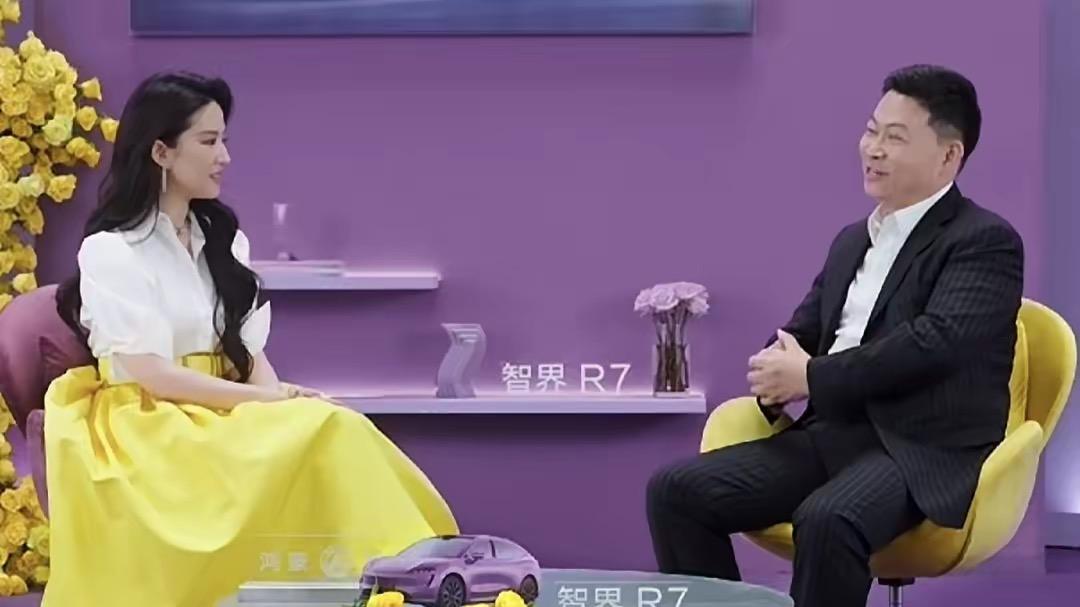 余承东调侃刘亦菲：手机一般几年换一次？刘亦菲的回复让人笑翻