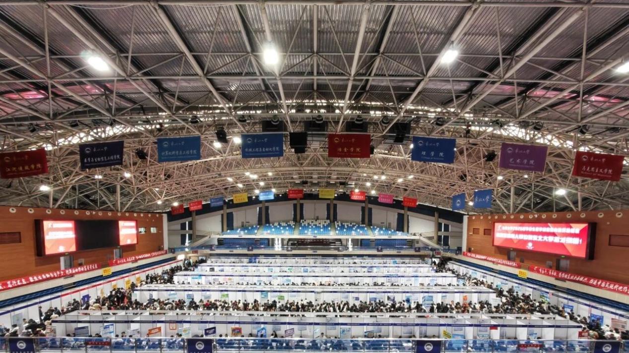 东北大学就业发展前景好不好？万企进校，“求职难”变“随便选”！