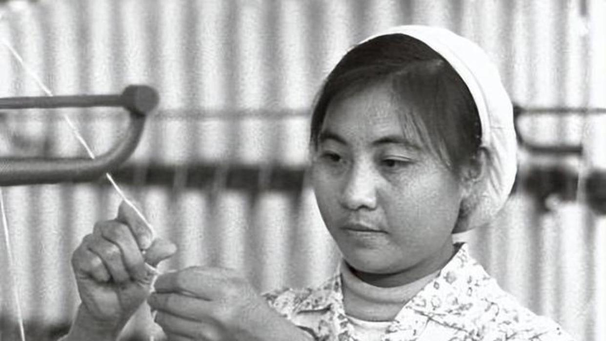 从纺织女工到副总理，她的人生，比电视剧还精彩！