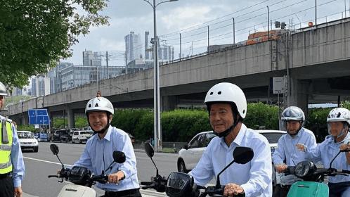 新规下，这 4 类电动车上路不罚、不扣、不禁！戴好头盔就可以骑，你觉得呢？