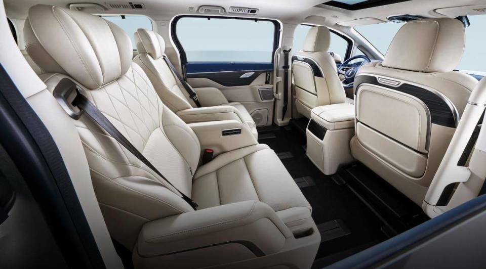 被忽视的豪华“头等舱”，从40万降到26万多，明挑埃尔法，实戳腾势D9