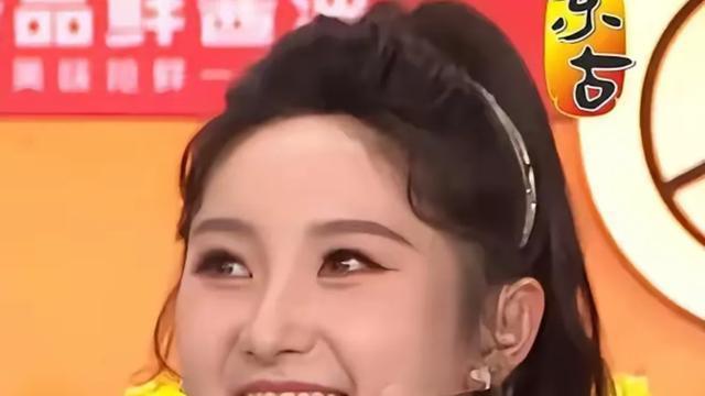 央视新生代女主持：颜值与实力并存，共绘荧屏新风景