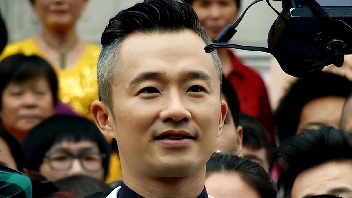 程雷：从顶流主持到婚庆司仪，金话筒得主的陨落之路