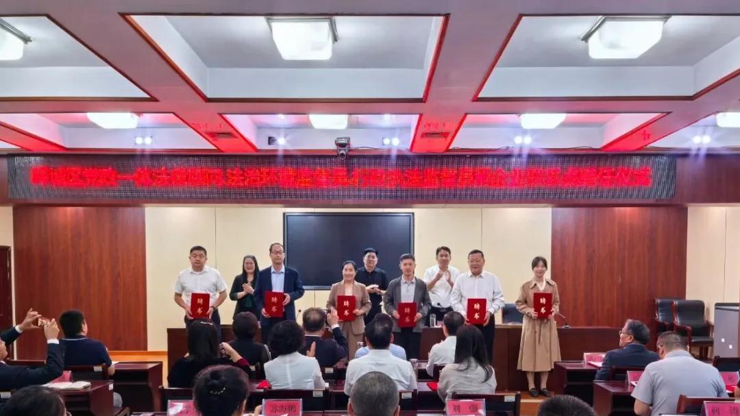 峄城区举行新一届党政一体法律顾问、法治环境监督员、行政执法监督员和企业联系点聘任仪式