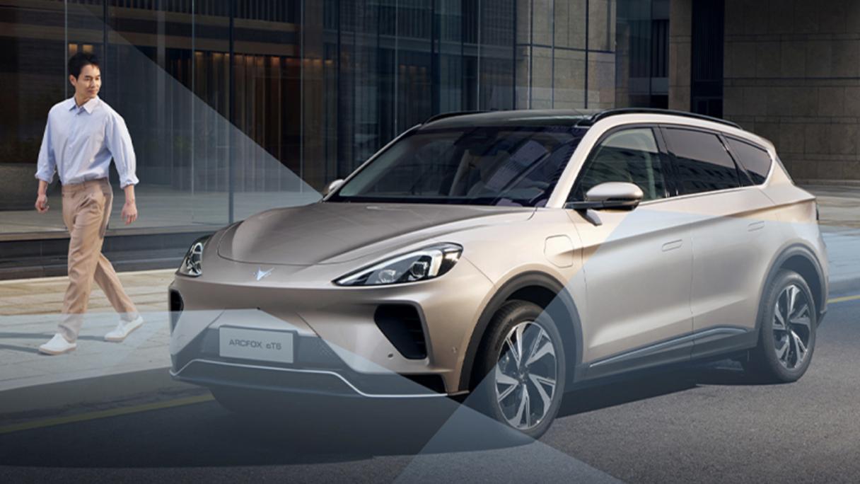 北汽极狐颜值与实用并存：极狐阿尔法T6的设计巧思与空间智慧