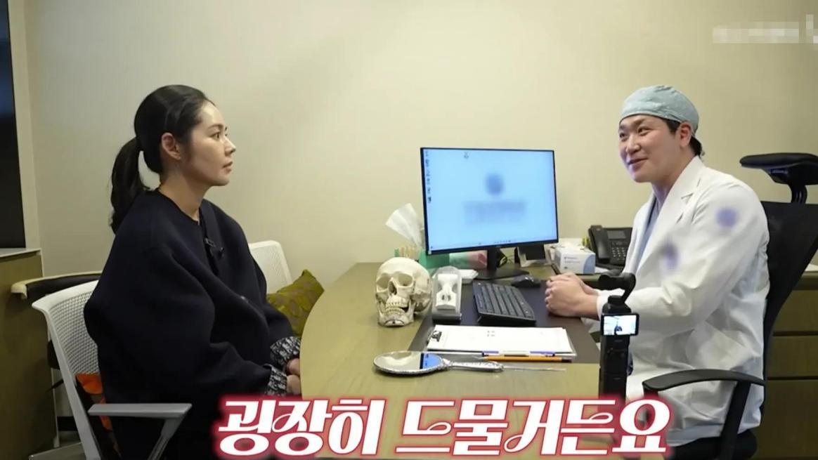 韩佳人进整形医院，看了整形前后对比，网友：从女神变成路人甲