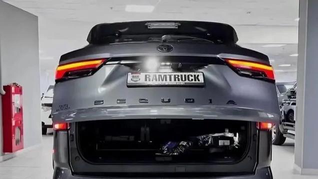 新款丰田红杉上市，搭载3.5T V6混动，还有空气悬挂，你有想法没？