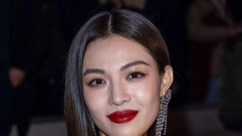 巴黎时装周明星生图：杨幂钟楚曦好美，任嘉伦发际线奇怪，吉娜真敢穿