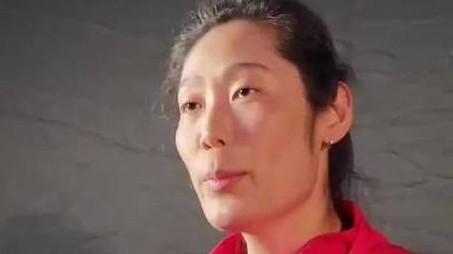 朱婷用4个字正面回应回归中国女排，却遭到采访者国骂伺候