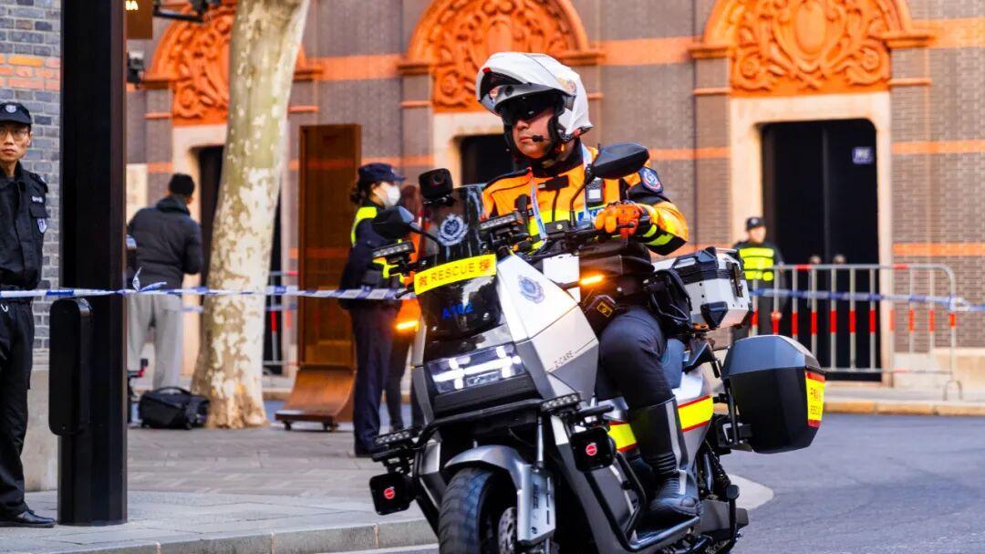 不烧油的公务车？凭什么上海马拉松最关键的救援线，敢用它护航？